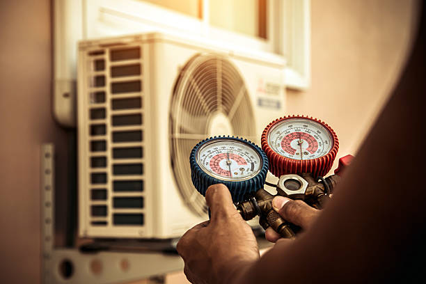 Professional Hvac technician working in Saint Albans, NY